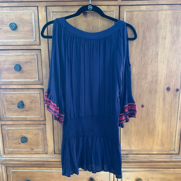 EUC flowy cold shoulder top, size large - Picture 3 of 12